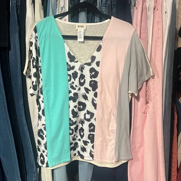 ‎Color Block Top - Picture 2 of 3